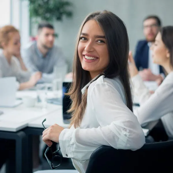 Equipo trabajando en grupo